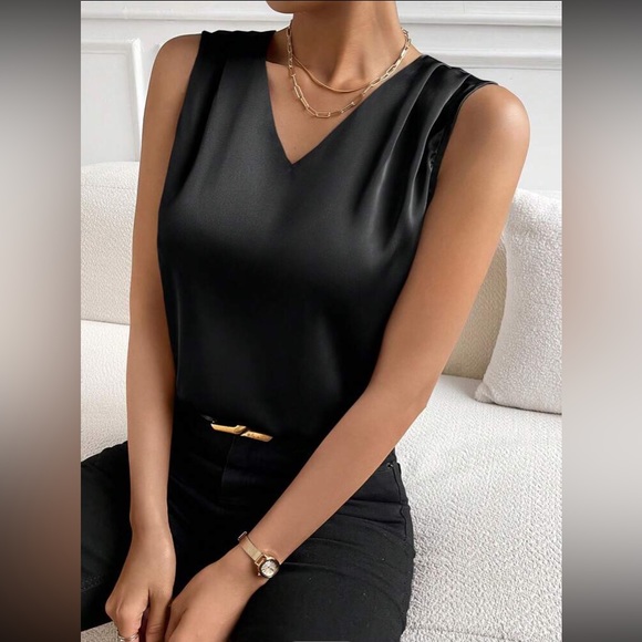 Luxe V neck sleeveless blouse - Picture 5 of 16